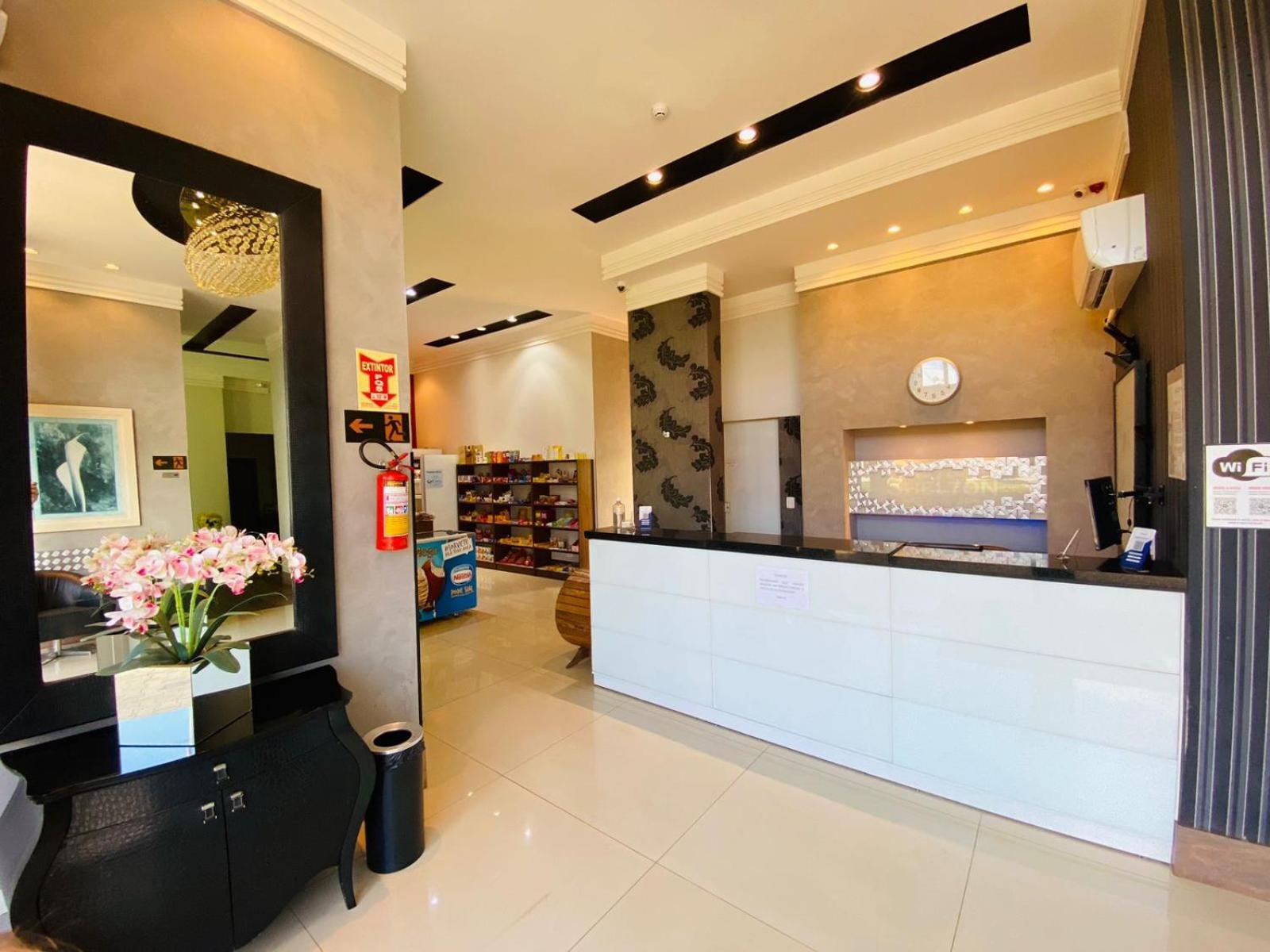 Shelton Palace Hotel Paranavaí 外观 照片